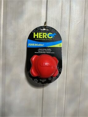Brand New Caitec Hero Squeakables Widget Disc Floatable Red 3”